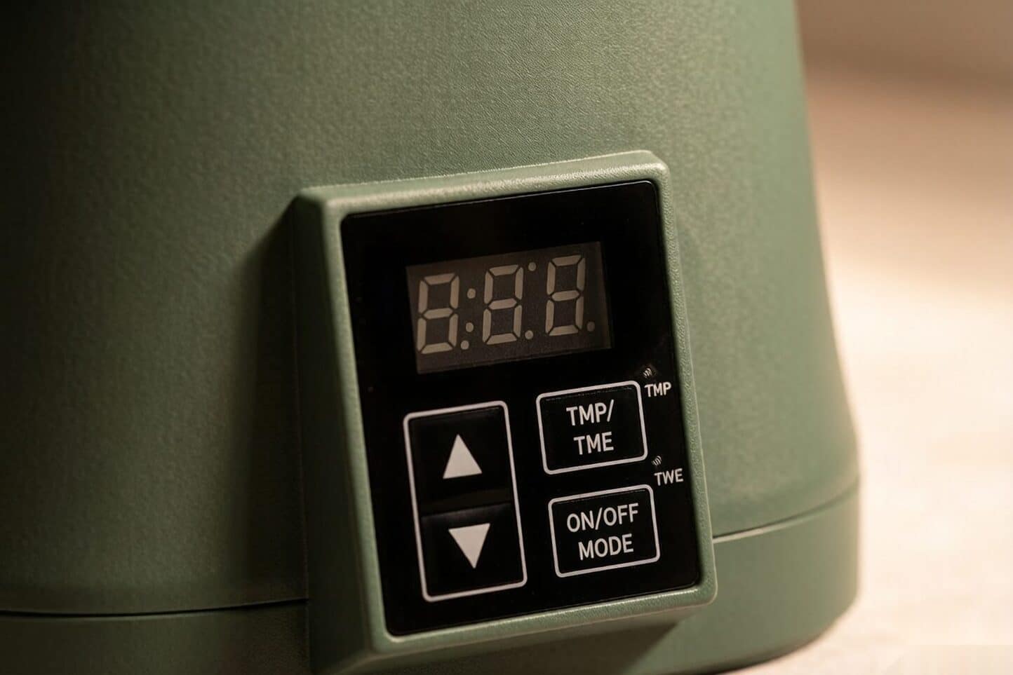 Close-up of the ÉCRU Green 2oz LCD and preset cycle controls